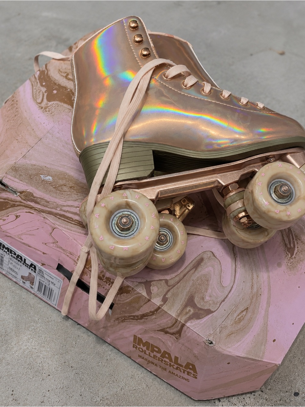 Impala Marawa Rose Gold Holographic Roller Skates Size 7 w/ Box - Picture 3 of 4